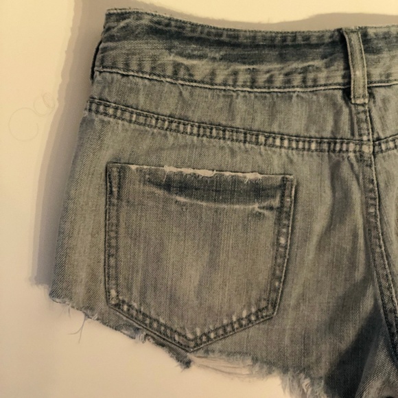 Billabong Shorts - Picture 3 of 4